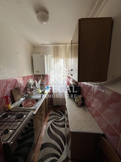 Apartament cu 3 camere decomandat în Exterior Vest