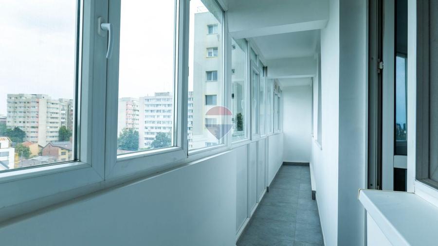 Apartament cu 3 camere decomandat, mobilat în Periferie