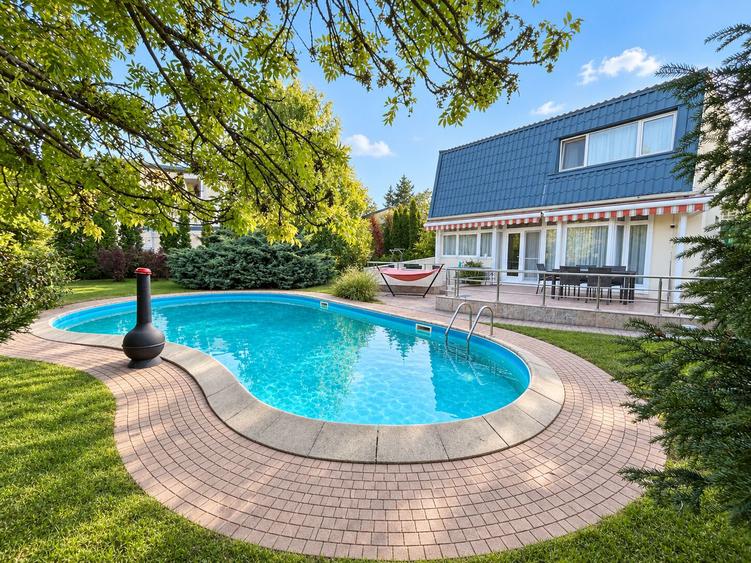 Duplex cu 4 camere cu Piscina în Iancu Nicolae