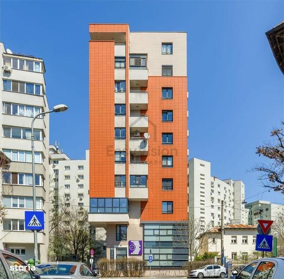 Apartament cu 3 camere semidecomandat în Victoriei