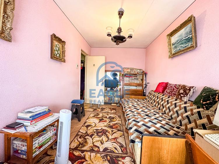 Apartament cu 3 camere semidecomandat în Central