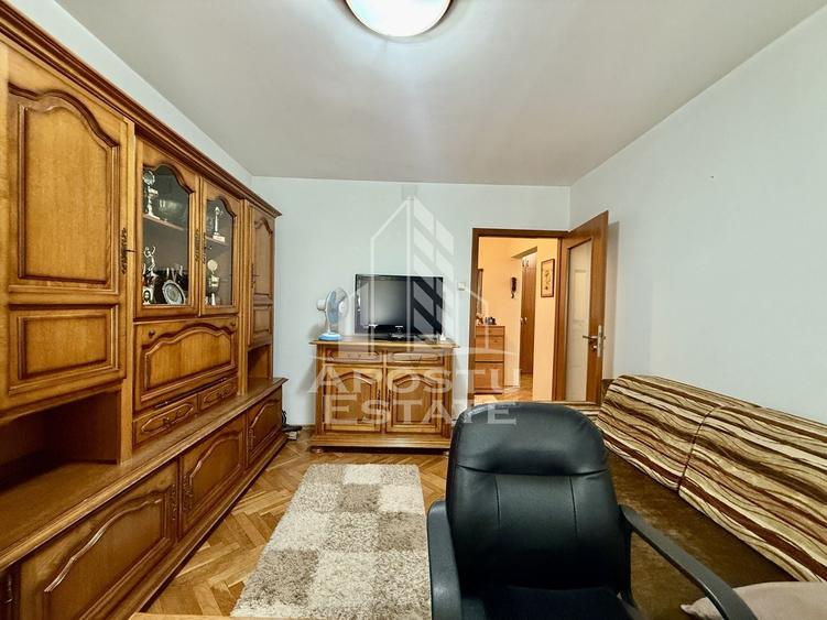 Apartament cu 3 camere semidecomandat, mobilat în Olimpia-Stadion