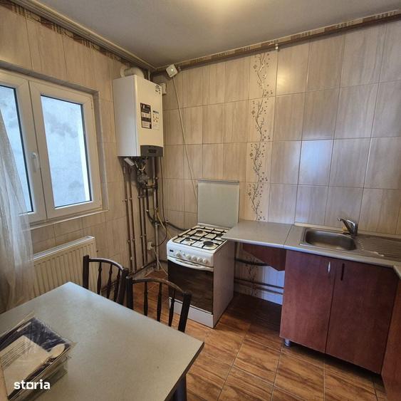 Apartament cu 3 camere decomandat în Tineretului