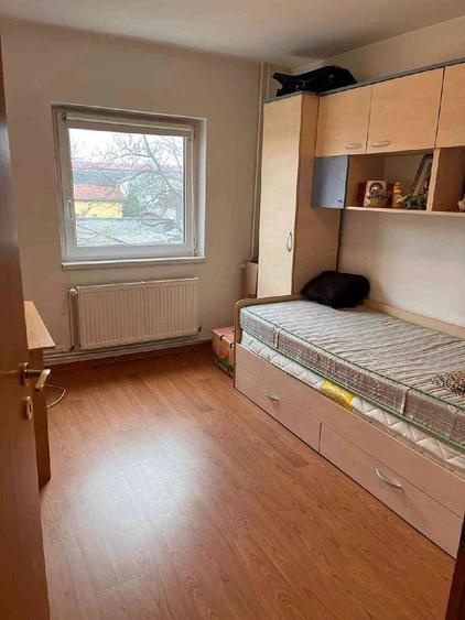 Apartament cu 4 camere decomandat în Bucovina