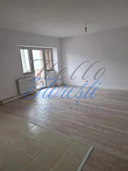Apartament cu 3 camere semidecomandat în Baciu