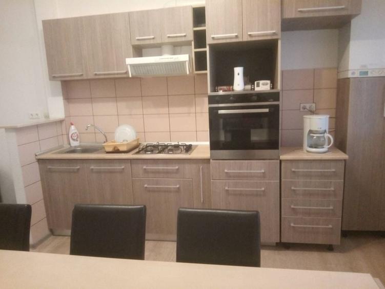 Apartament cu 3 camere semidecomandat în Lotrioara