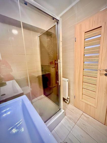 Apartament cu 3 camere decomandat, mobilat în Est