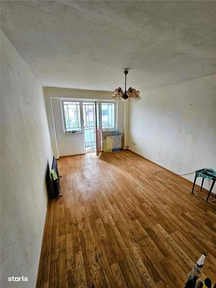 Apartament cu 4 camere decomandat în Viziru 3