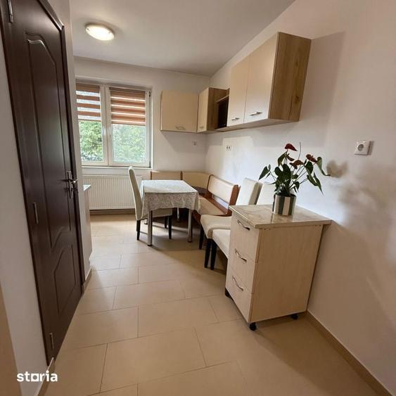 Apartament cu 3 camere semidecomandat în Săsar