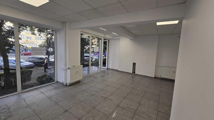 Spațiu comercial, de 35 mp, în Decebal