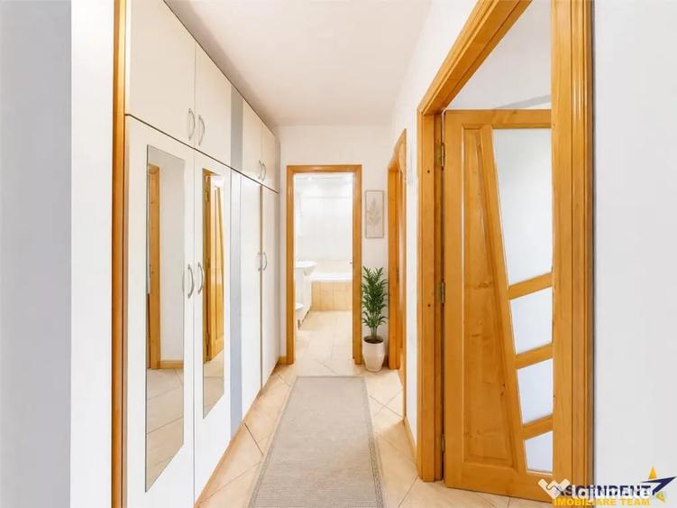 Apartament cu 3 camere decomandat în 13 Decembrie