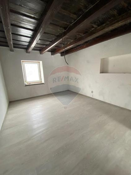 Casă cu Teren 2810 Mp în Chirpăr