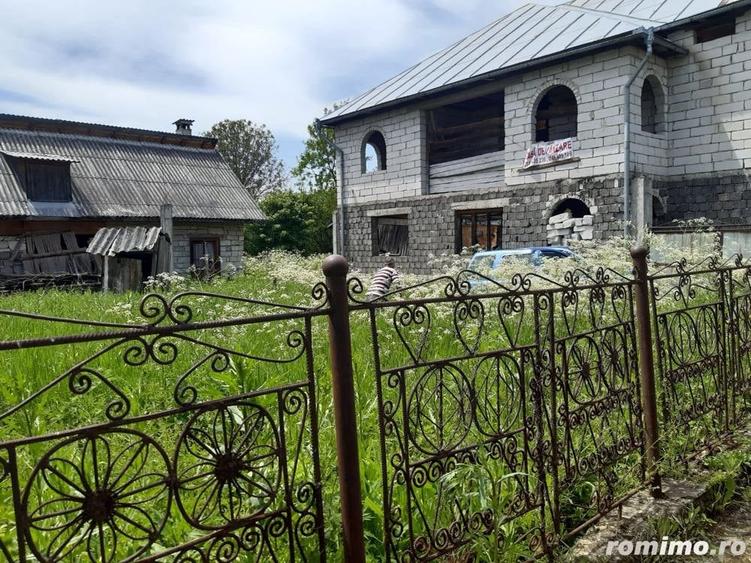 Casă cu 8 camere cu Teren 706 Mp în Ieud
