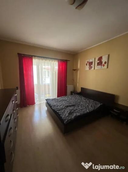 Apartament cu 4 camere semidecomandat în Florești