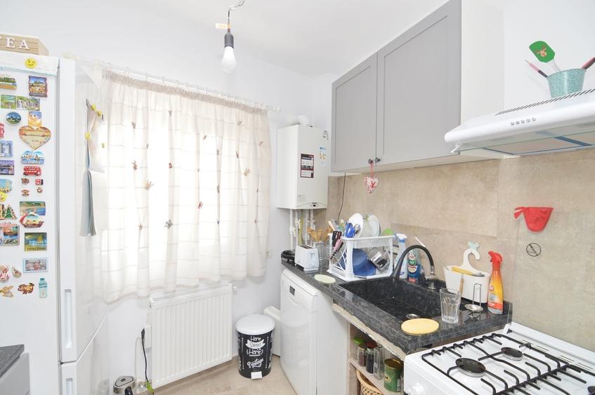 Apartament cu 3 camere semidecomandat, mobilat în Dobroești