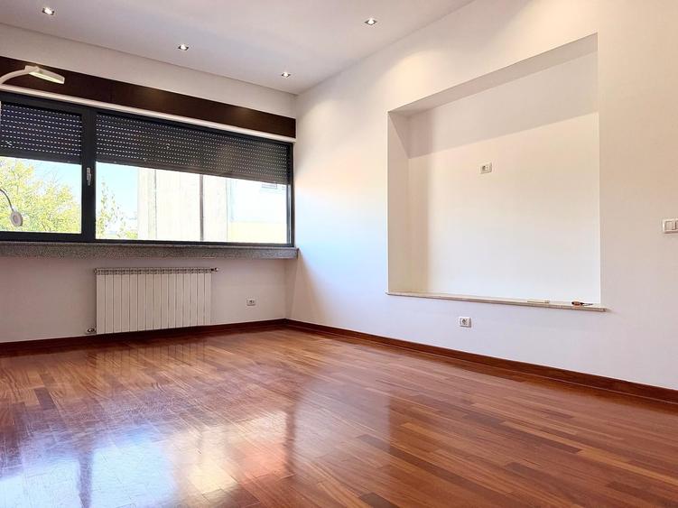 Apartament cu 4 camere decomandat în Dorobanți