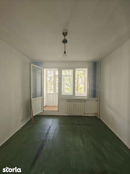 Apartament cu 3 camere semidecomandat în Drumul Taberei
