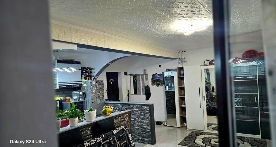 Apartament cu 2 camere decomandat în Florești