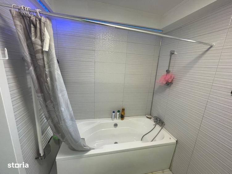 Apartament cu 4 camere în Craiovița Nouă