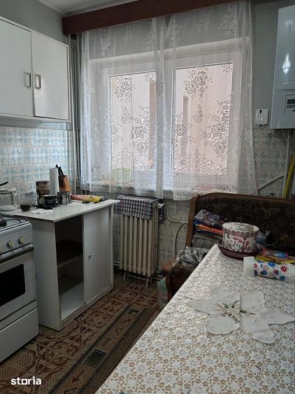 Apartament cu 4 camere decomandat în Central
