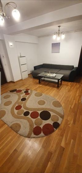 Apartament cu 4 camere semidecomandat, mobilat în Central
