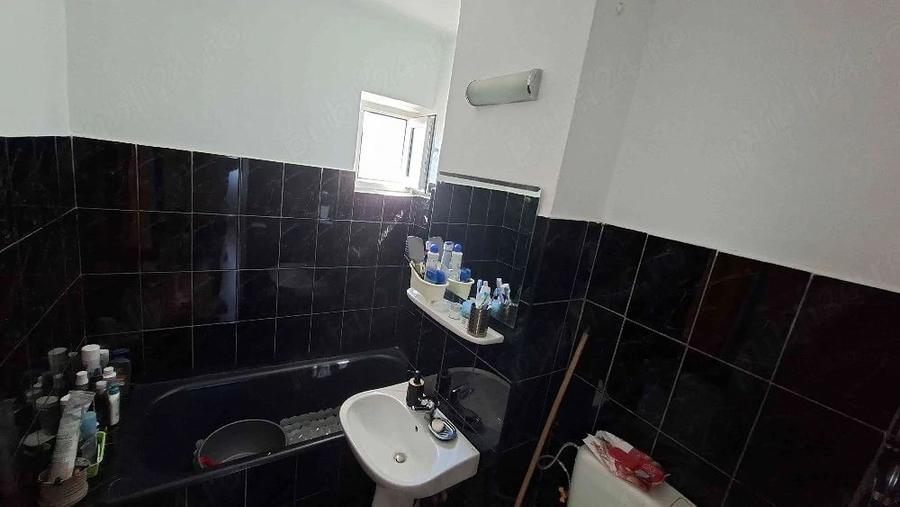 Apartament cu 3 camere decomandat în Mărăcineni