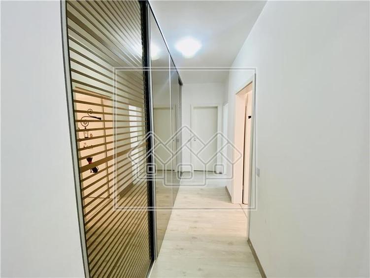 Apartament cu 3 camere decomandat în Exterior Sud