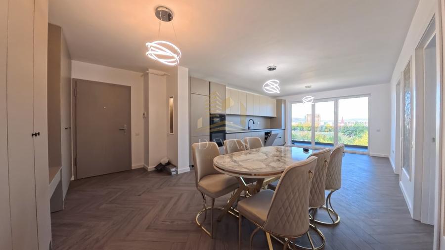 Apartament cu 3 camere semidecomandat, mobilat în Sopor