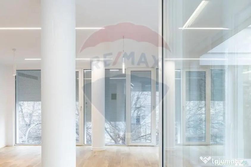 Apartament cu 4 camere decomandat în Națiunile Unite