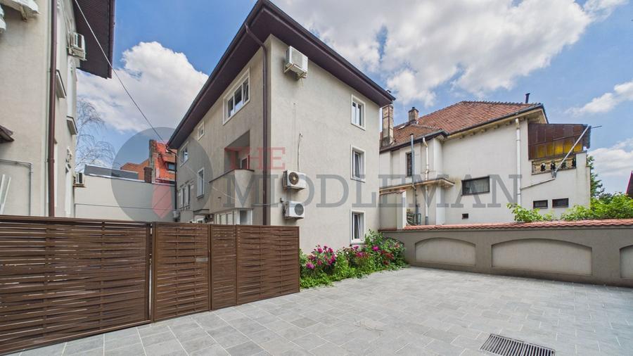 Apartament cu 6 camere decomandat în Dorobanți