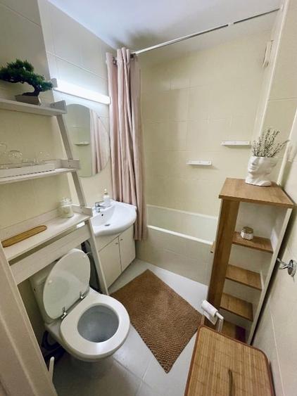 Apartament cu 3 camere semidecomandat în Titan