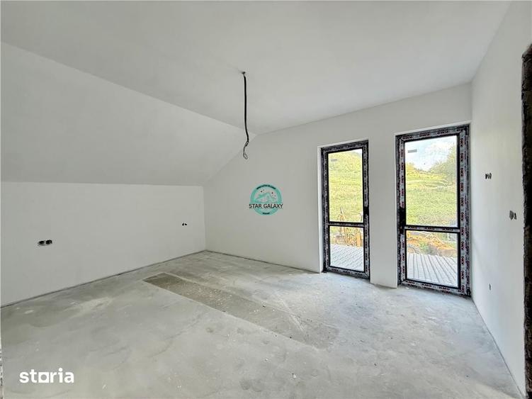 Casă cu 5 camere cu Teren 500 Mp în Corunca