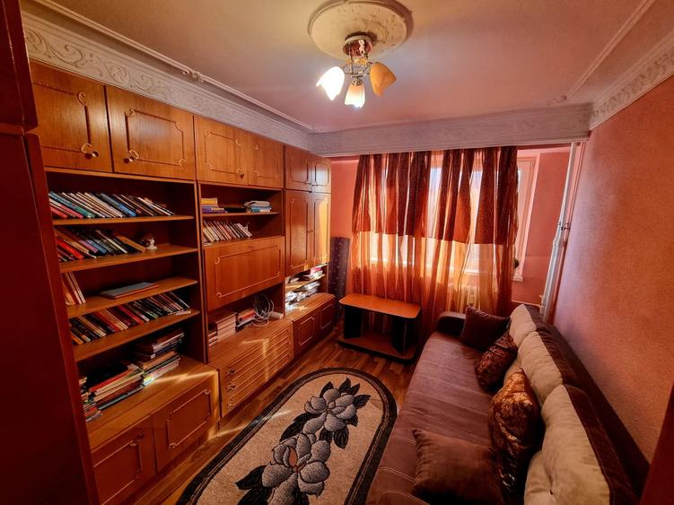 Apartament cu 3 camere decomandat, mobilat în Km 4-5