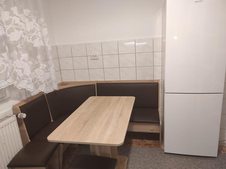 Apartament cu 3 camere decomandat în Plăvăț II