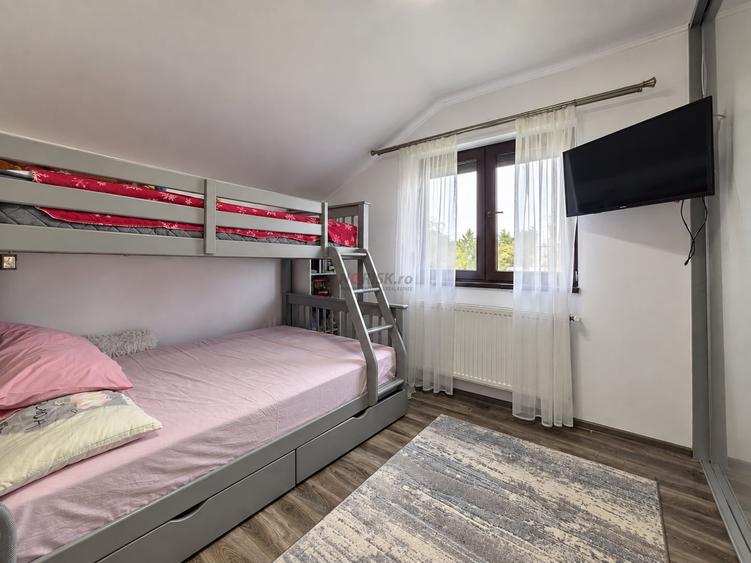 Casă individuală cu 5 camere cu Garaj în Ștefăneștii de Jos