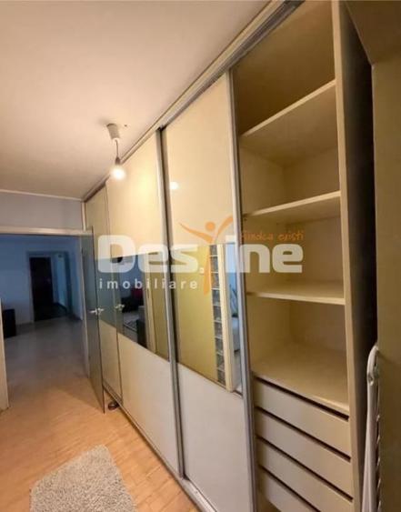 Apartament cu 3 camere semidecomandat în Lidia