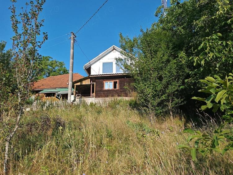Casă cu 5 camere cu Teren 23000 Mp în Blăjeni