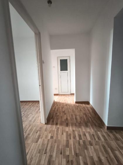 Apartament cu 3 camere decomandat în Drumul Taberei