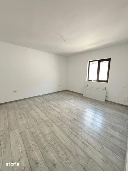 Casă cu 3 camere cu Canalizare în Central