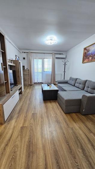 Apartament cu 3 camere semidecomandat în Cug