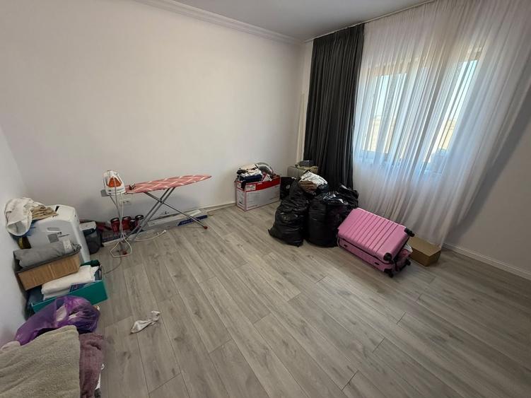 Casă individuală cu 5 camere cu Canalizare în Fundeni