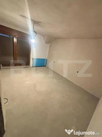 Casă cu 5 camere cu Teren 5000 Mp în Unirea
