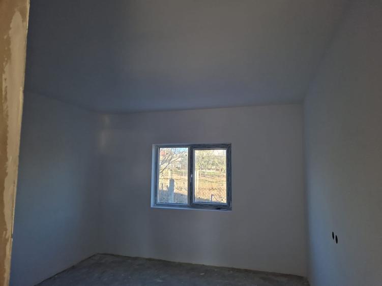Casă cu 4 camere cu Teren 244 Mp în Est