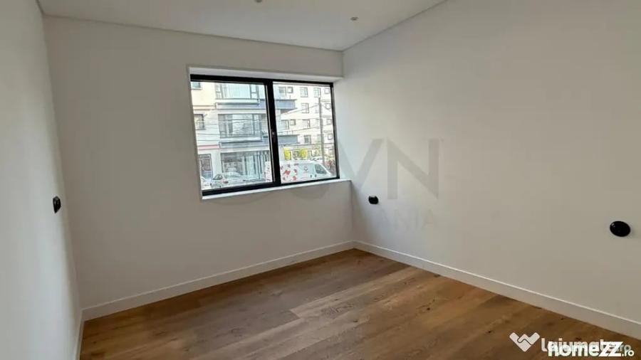 Apartament cu 3 camere semidecomandat în Floreasca