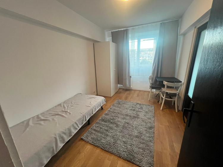 Apartament cu 3 camere decomandat în Drumul Taberei