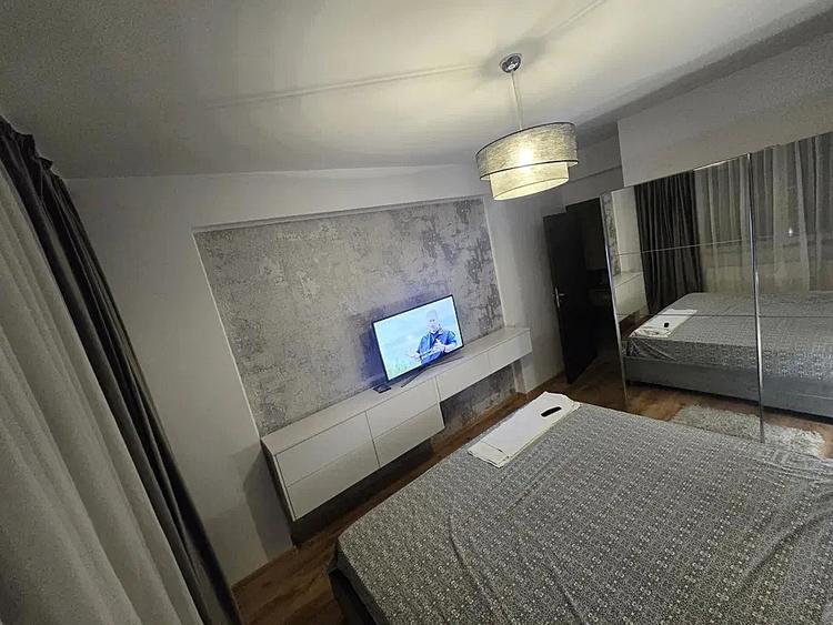 Apartament cu 2 camere decomandat, mobilat în Decebal