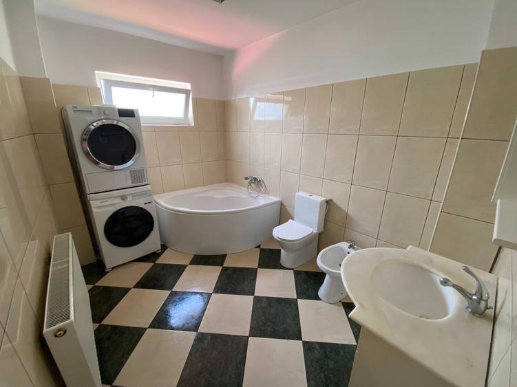 Casă cu 4 camere cu Teren 600 Mp în Valea
