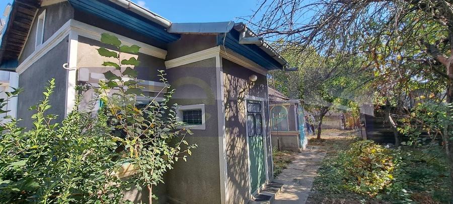 Casă individuală cu 3 camere cu Canalizare în Central