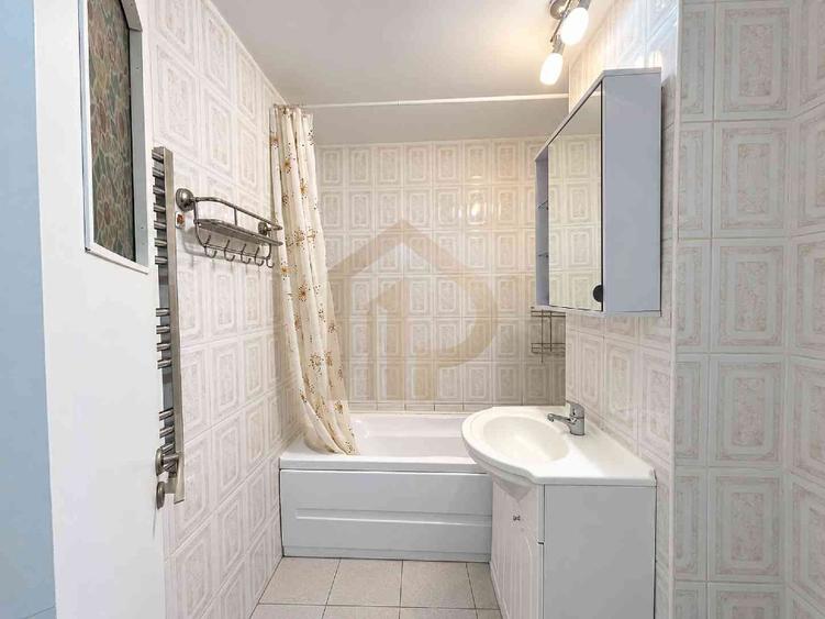 Apartament cu 3 camere decomandat în Drumul Taberei