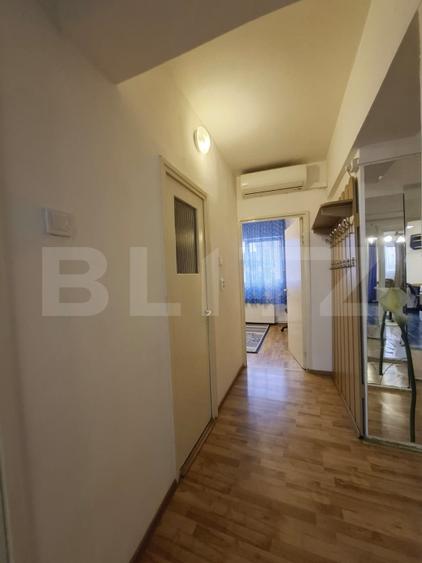 Apartament cu 3 camere decomandat, mobilat în Calea București